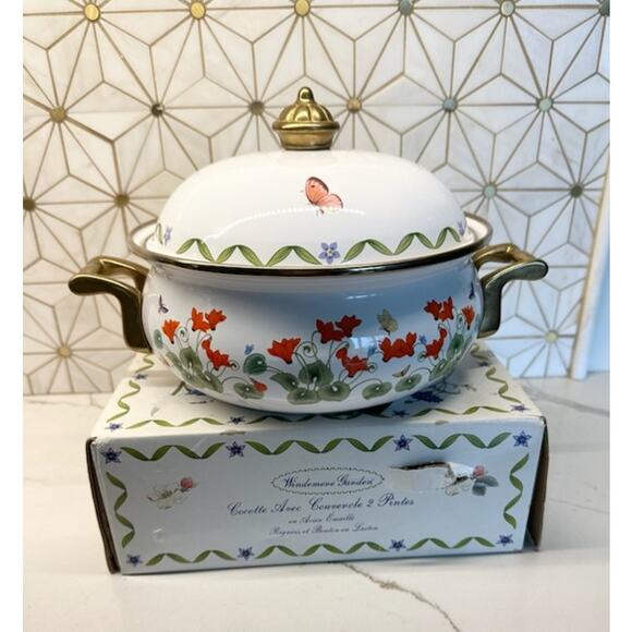 Vtge Windemere Garden 2-Qt Covered Casserole | Brass Handles | Enamel on Steel - Picture 7 of 7